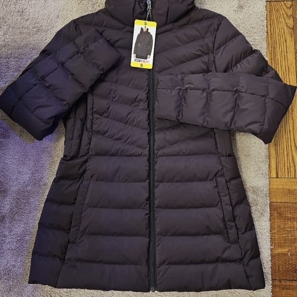 NWT Women's Winter Jacket 32 Degree Heat Small | Acai Berry Color | Never Worn - Picture 1 of 8